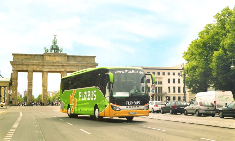 FlixBus: Bis zu 25 Euro bei Buchung über Google Assistant sparen