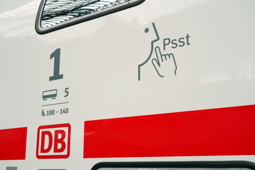 Deutsche Bahn: Darf ich bei vollem Zug in der ersten Klasse sitzen?