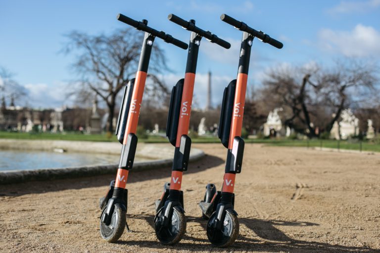 Voi: Verbraucherzentrale mahnt E-Scooter-Anbieter ab