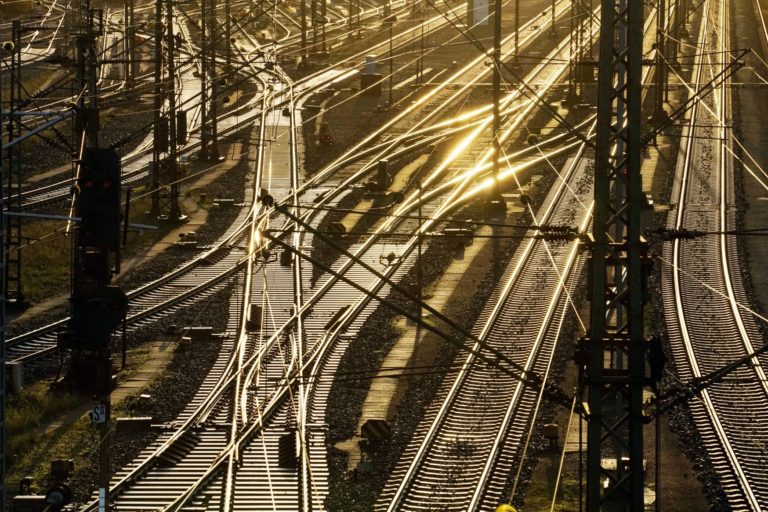Deutsche Bahn öffnet Glasfasernetz für andere Anbieter