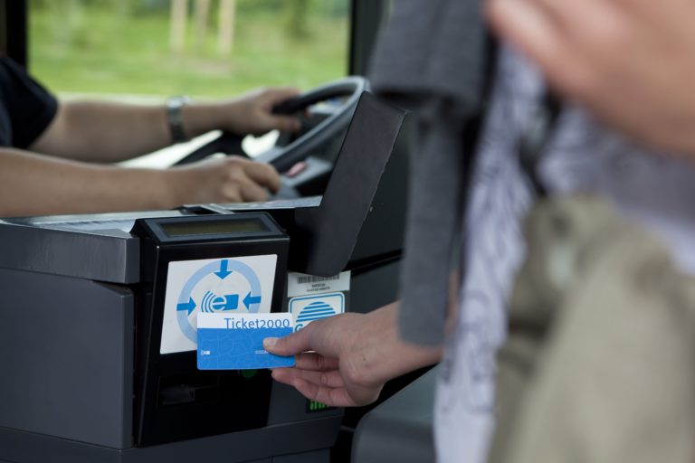 VRR Darf man mit dem YoungTicketPLUS andere Personen mitnehmen