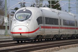 Deutsche Bahn rüstet ICEs für besseren Internetempfang um