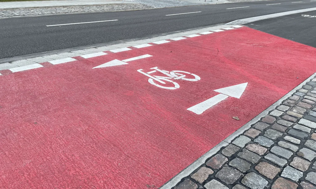 Dürfen Fahrradfahrer auf dem Gehweg fahren?