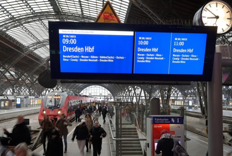 Deutsche Bahn erneuert Anzeigetafeln an Bahnhöfen